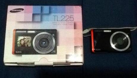 Samsung TL225 dualview camera photo